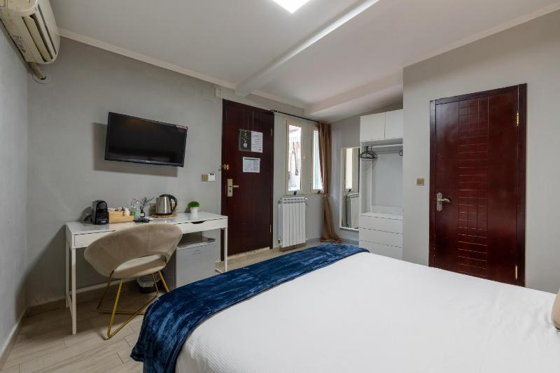 Economy Double Room image 1