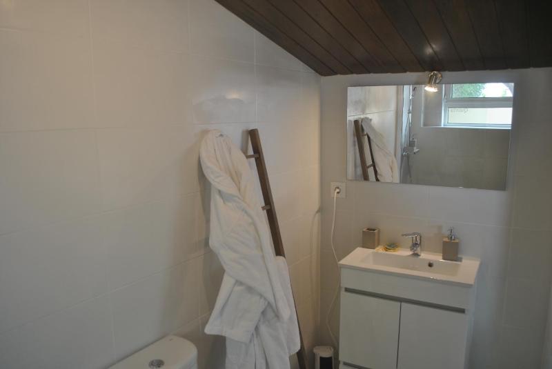 Suite with Terrace and Mountain & Ocean View image 3