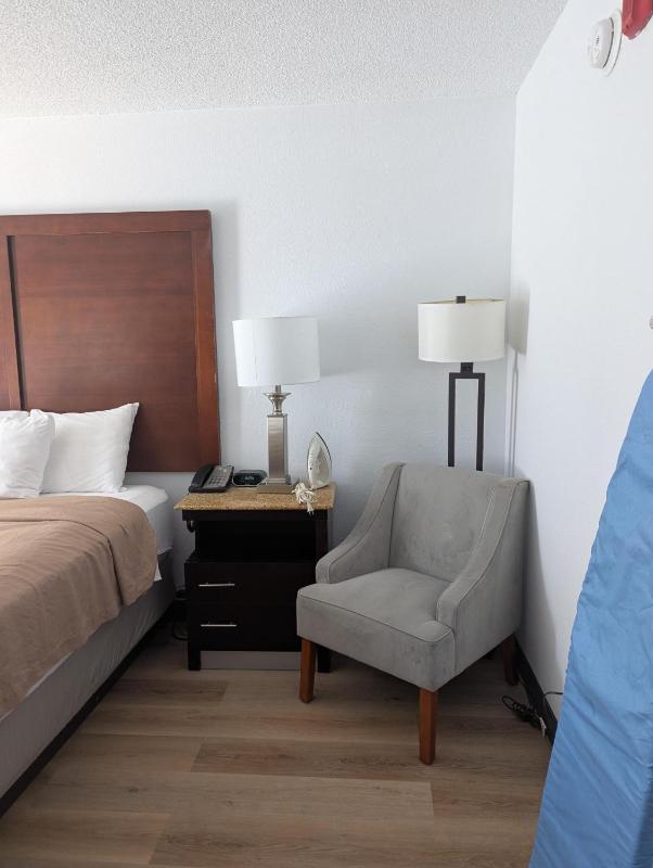 Queen Room - Disability Access/Non-Smoking image 3