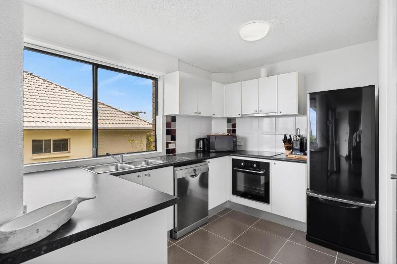 Caribbean Unit 4 12 Mahia Tce Kings Beach - image 9