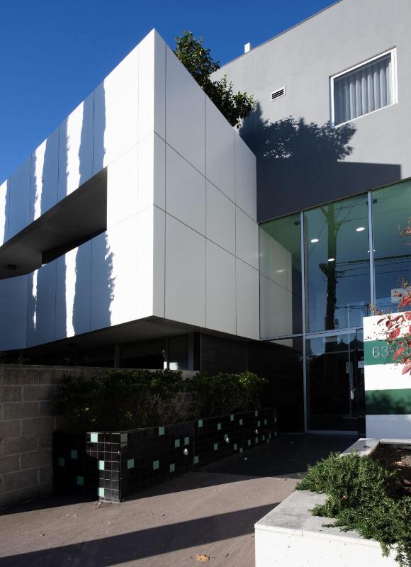 Richmond Retreat with Courtyard Parking - image 16