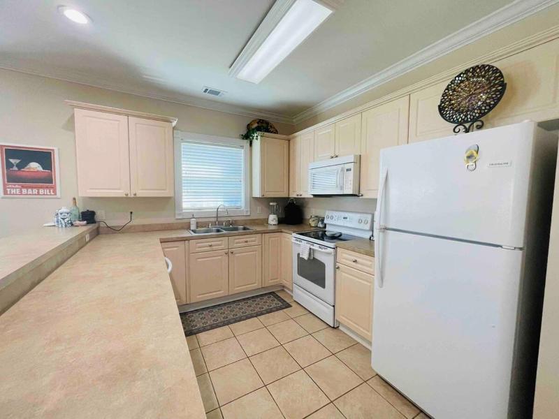 Imagine #1 your vacation at this beautiful condo - image 3