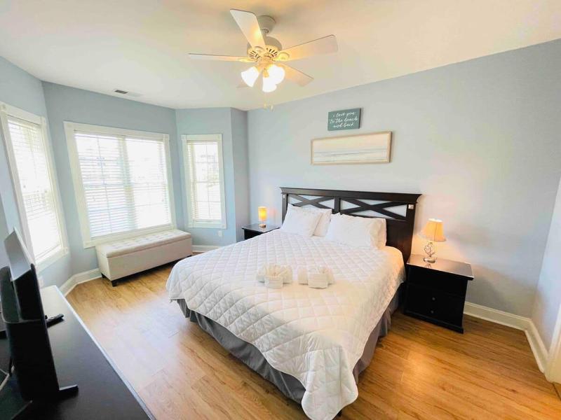 Calming & Relaxing condo in the center of MB - image 7