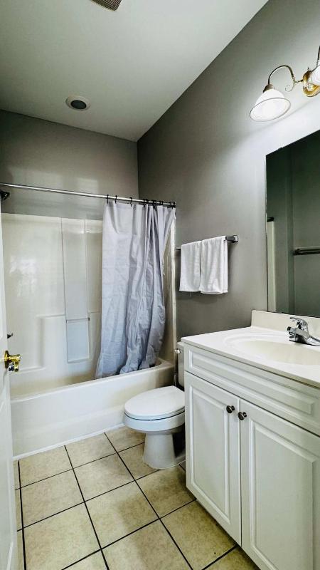 Memorable stay at cozy 2BR condo in Magnolia - image 17