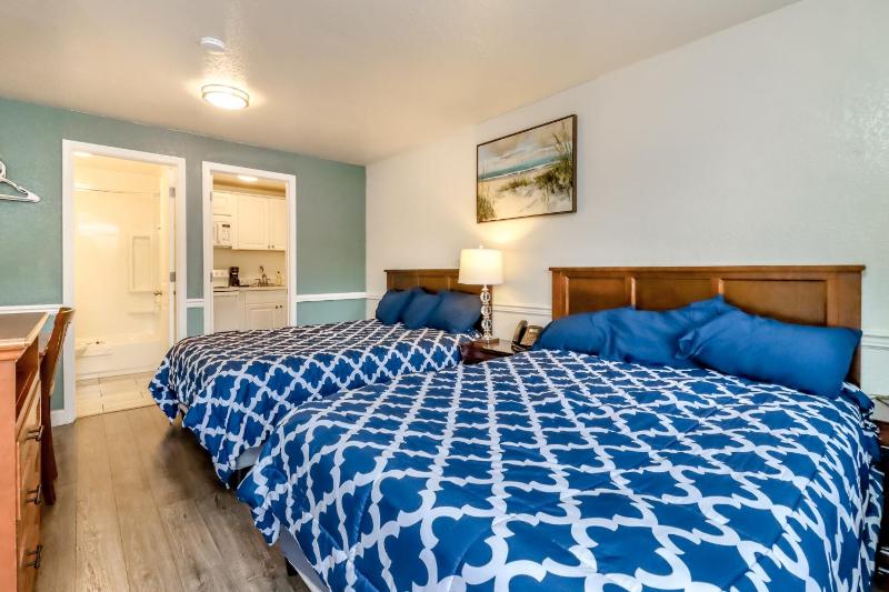 Queen Room with Two Queen Beds and Kitchen image 3