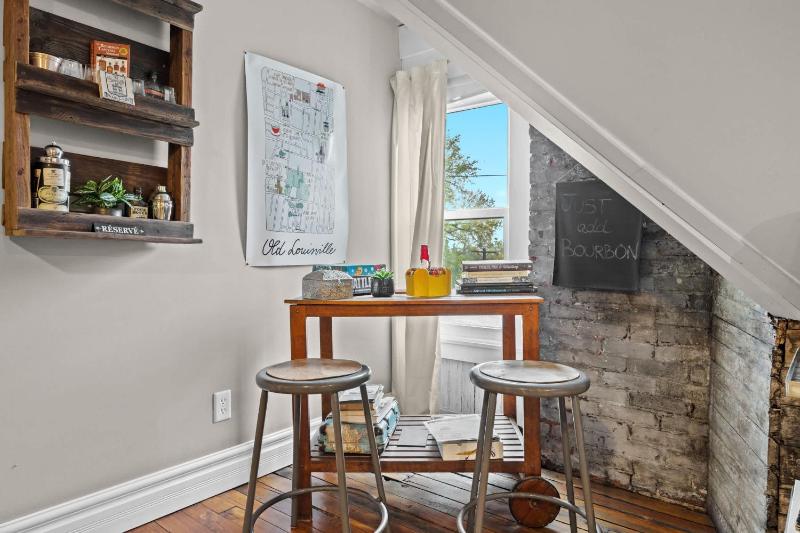 Cozy Top-Floor Retreat in the Heart of Louisville - image 49