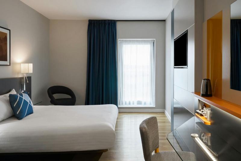 Standard Double Room image 3