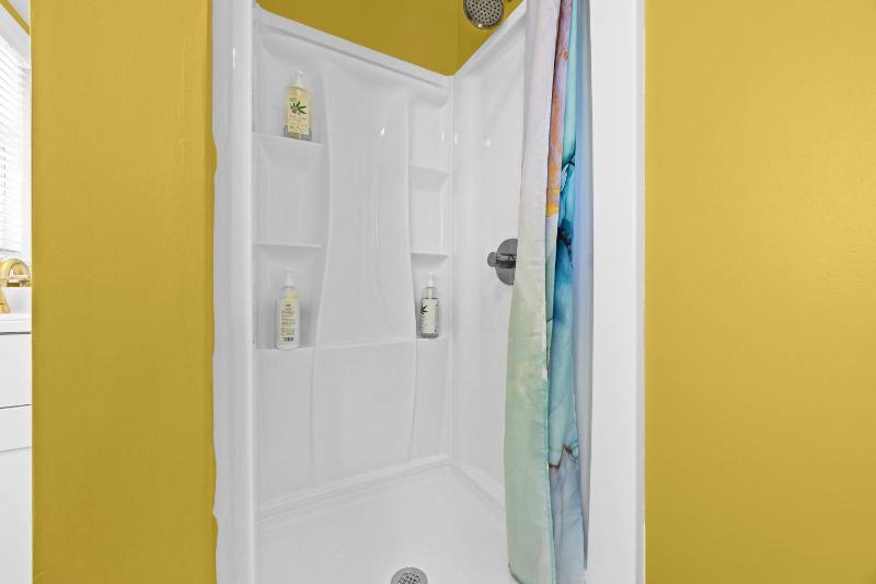 Cozy & Creative Top Unit in Lou's Arts District - image 17
