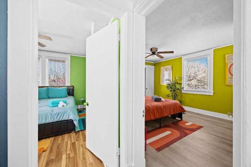 Cozy & Creative Top Unit in Lou's Arts District - image 22