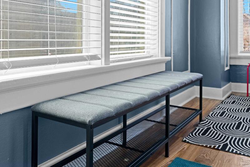 Cozy & Creative Top Unit in Lou's Arts District - image 50