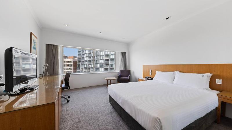 Standard Queen Room image 4