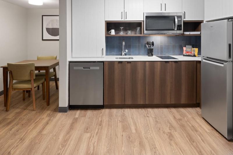 One-Bedroom Suite image 2