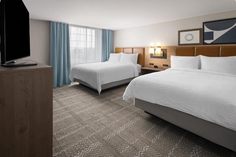 One-Bedroom Suite image 4