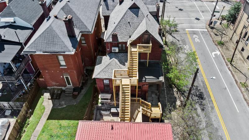 Cozy Top-Floor Retreat in the Heart of Louisville - image 46