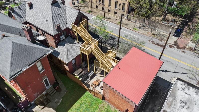 Cozy Top-Floor Retreat in the Heart of Louisville - image 25