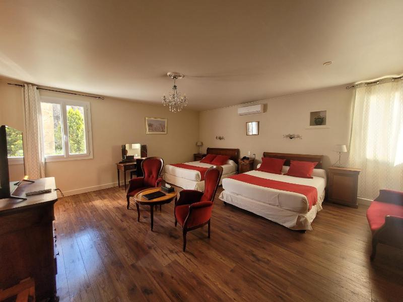 Quadruple Room image 4