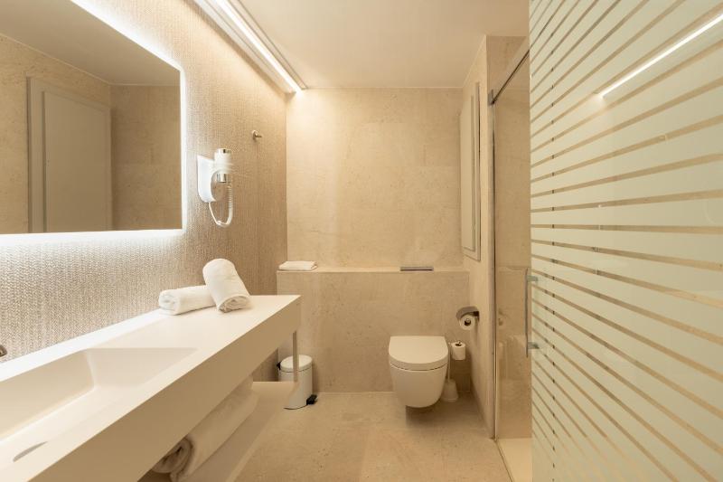 Double Room (2 Adults + 1 Child ) image 3