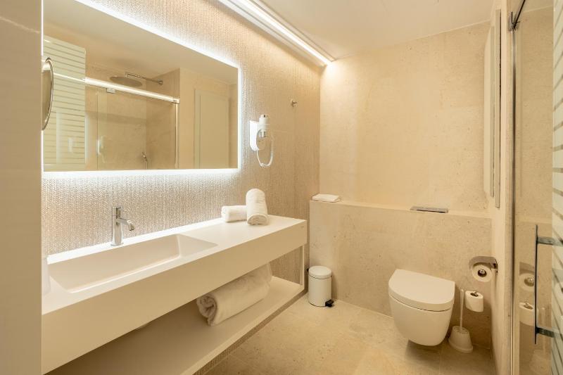 Double Room (2 Adults + 1 Child ) image 2