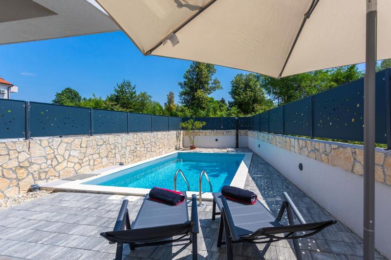 Villa Larus on Island Krk for 6 people with sea view & only 500 m from the sea - image 8