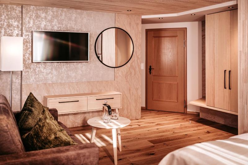 Double Room with Mountain View image 2