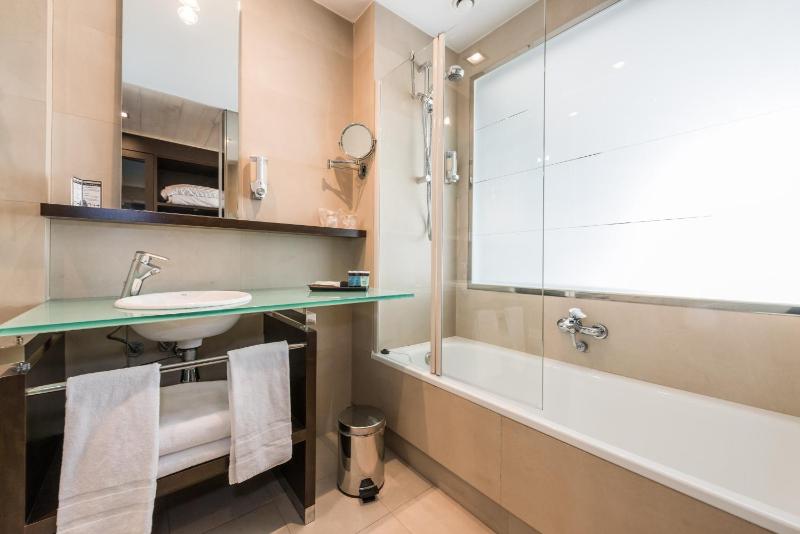 Double Room image 3
