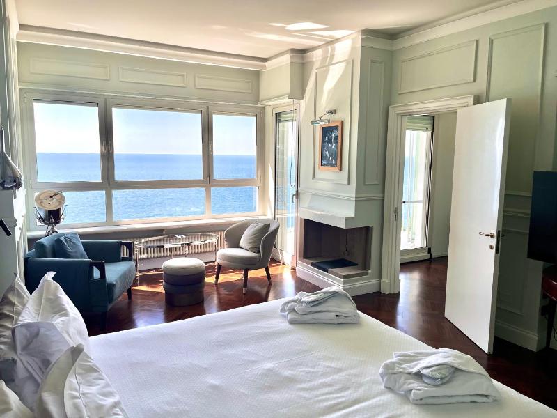 Suite with Sea View and Terrace image 3
