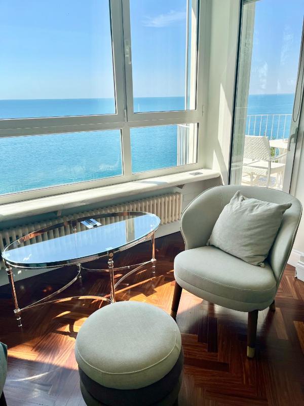 Suite with Sea View and Terrace image 2