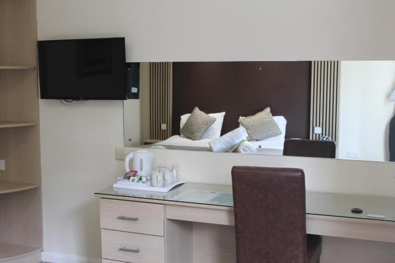 Double or Twin Room image 3