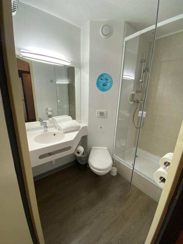 Double Room image 3