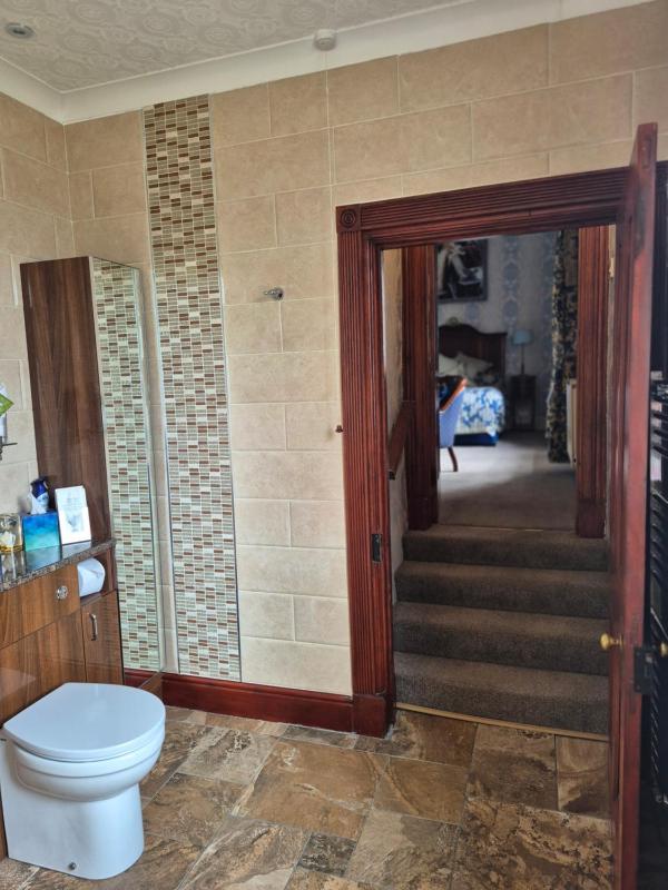 King Size Luxury Suite image 3