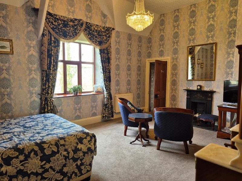 King Size Luxury Suite image 2