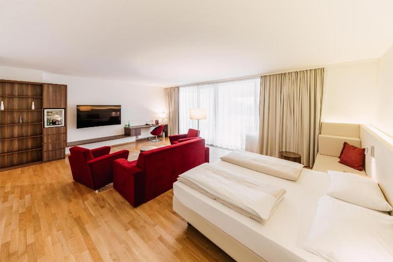 Junior Suite with Terrace and Thermal Bath Access image 4