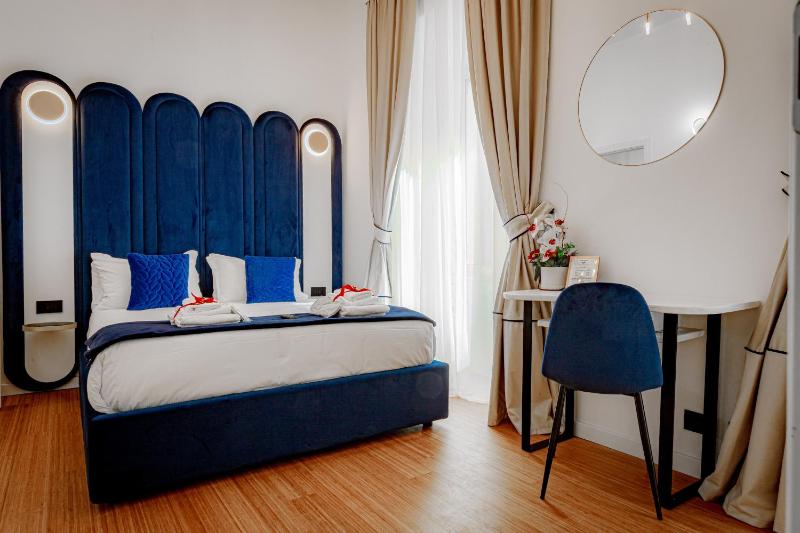 Deluxe Double or Twin Room image 4