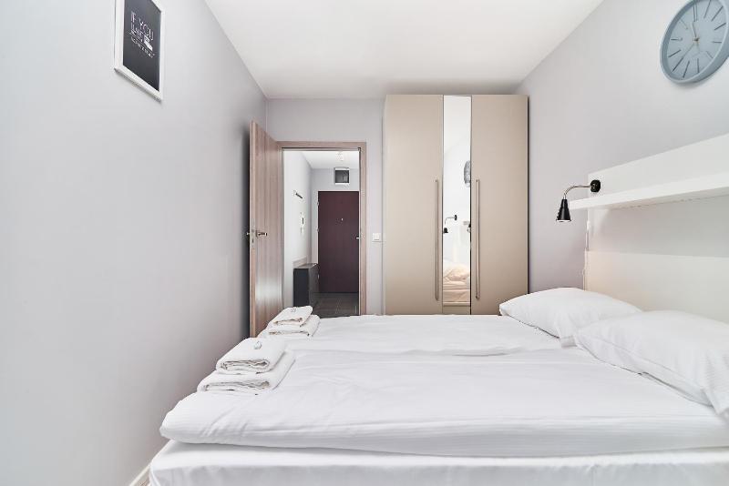 Apartment Świstackiego with FREE GARAGE by Noclegi Renters - image 13