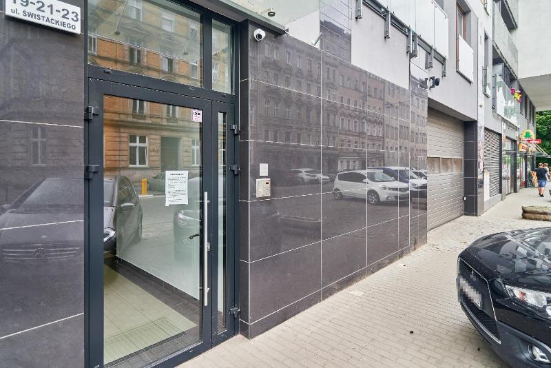 Apartment Świstackiego with FREE GARAGE by Noclegi Renters - image 8