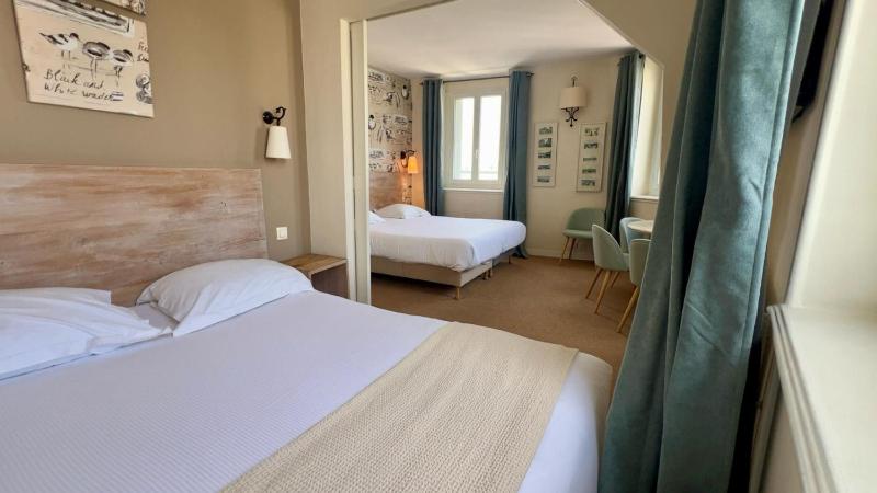 Standard Quadruple Room image 1