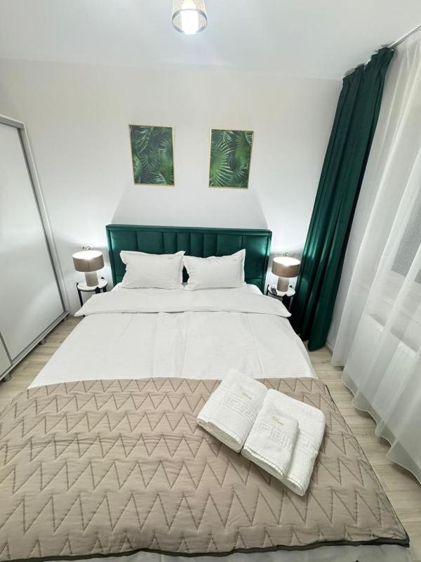 Luxury Glam Apartments near Coresi Mall - Parking Option - image 2