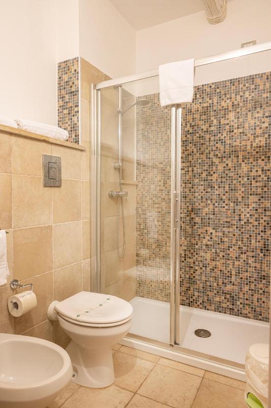Standard Double Room image 3