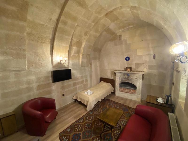 Double Room with Patio image 3