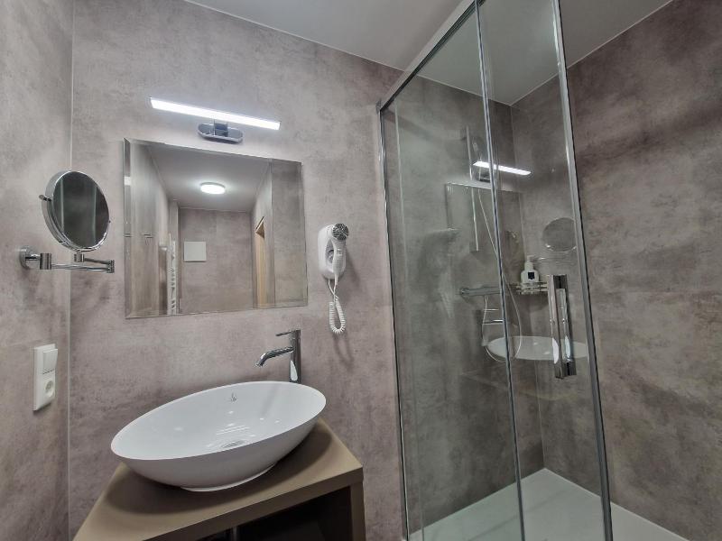 Deluxe Suite with Sea View image 1