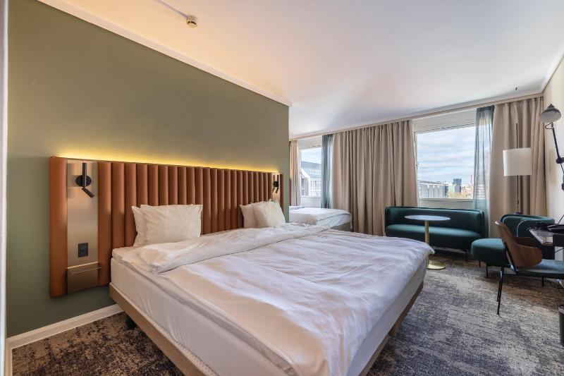 Family Room (4 Adults) image 3