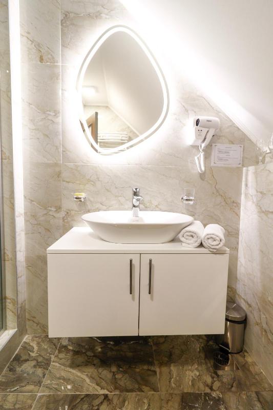 Double or Twin Room with River View image 4