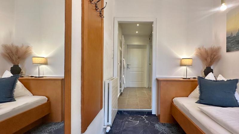 Single Room image 3
