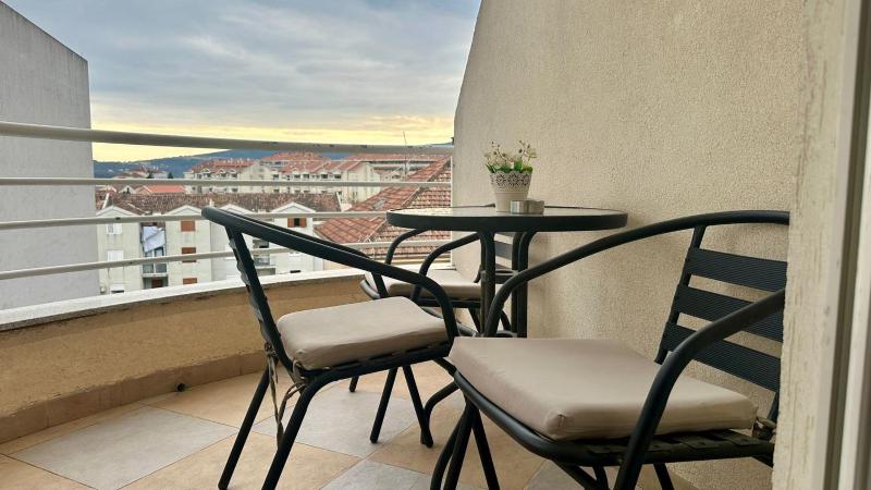 Apartment with Balcony image 3