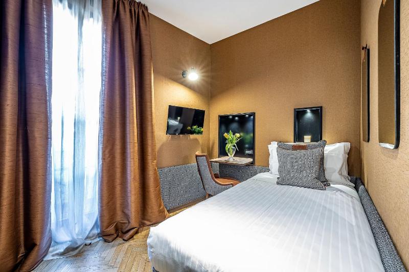 Classic Single Room image 3