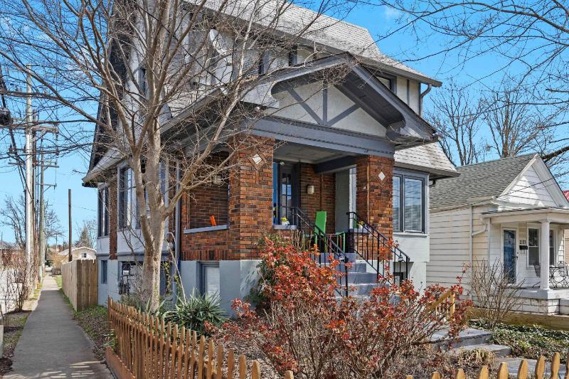 Cozy & Creative Top Unit in Lou's Arts District - image 13