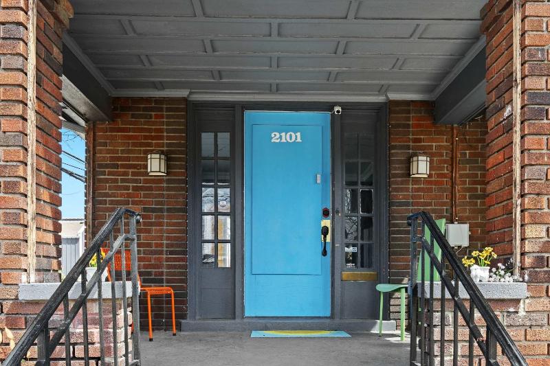 Cozy & Creative Top Unit in Lou's Arts District - image 42