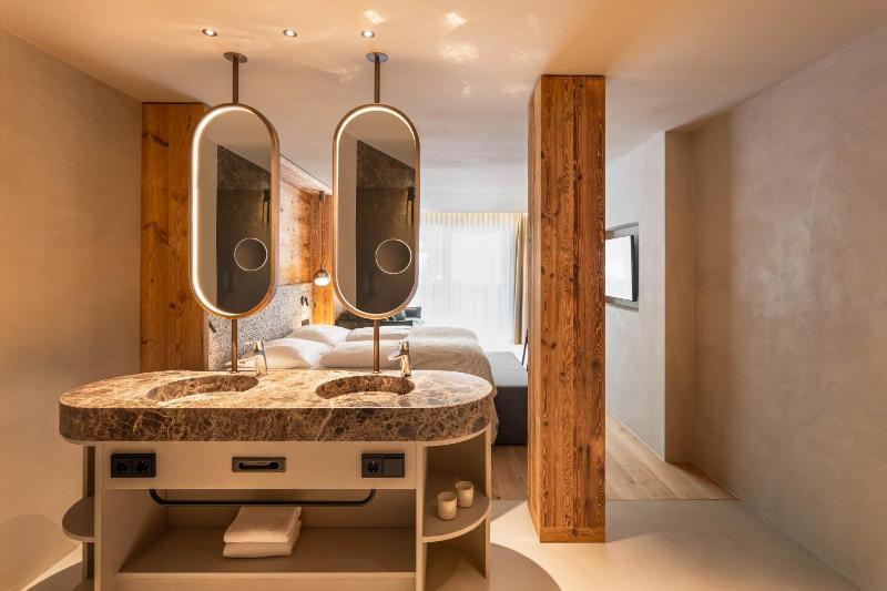 Standard Double Room (2 Adults + 1 Child) image 3