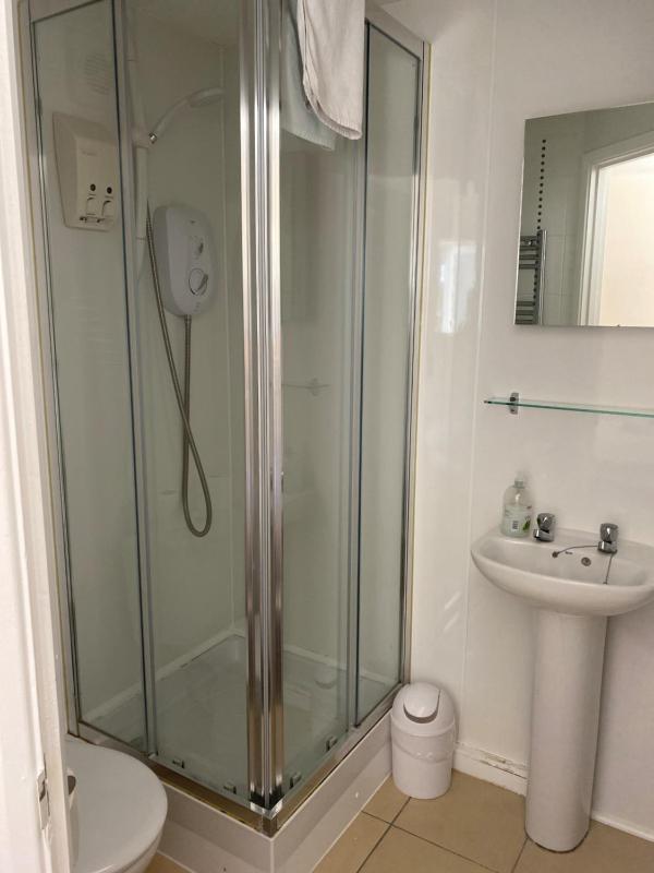 Single Room En Suite Courtyard image 4