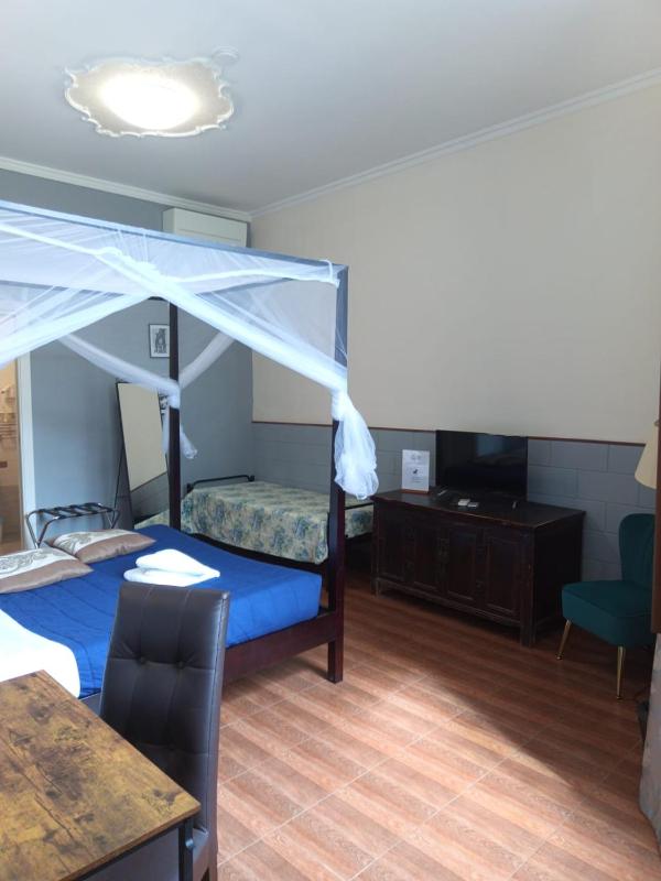 Double Room image 4